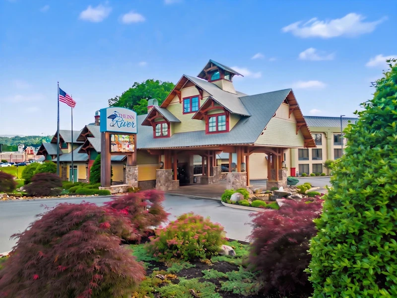 Pigeon Forge hotel on the river