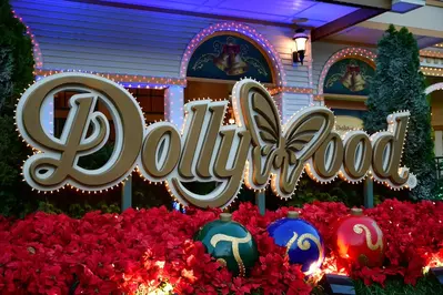 Dollywood Christmas sign