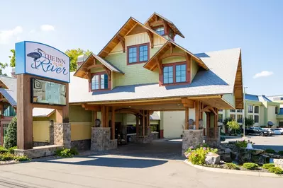 hotel suites in pigeon forge at inn on the river