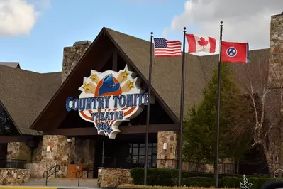enjoy complimentary tickets to Country Tonite on your Pigeon Forge vacation