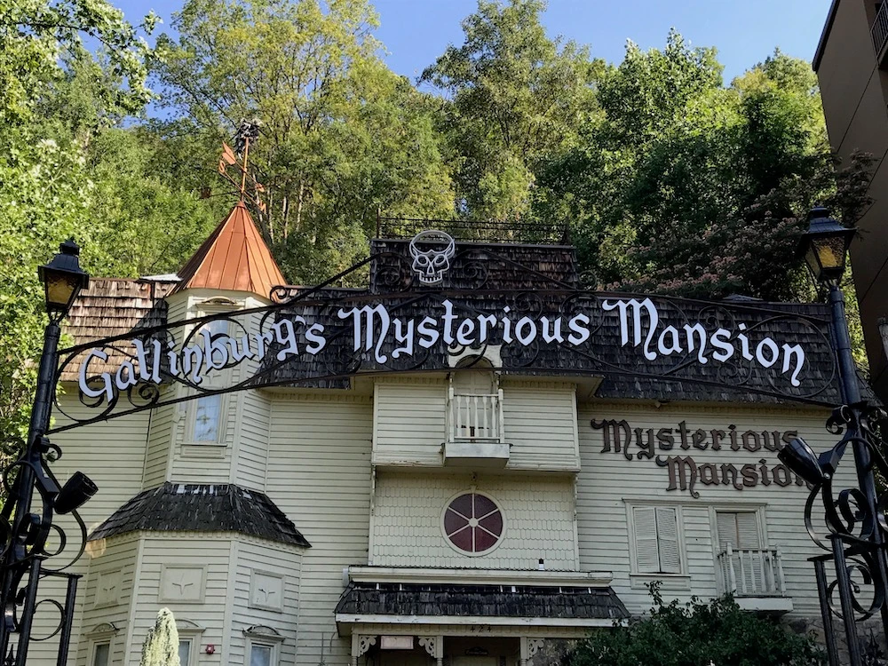 mysterious mansion gatlinburg