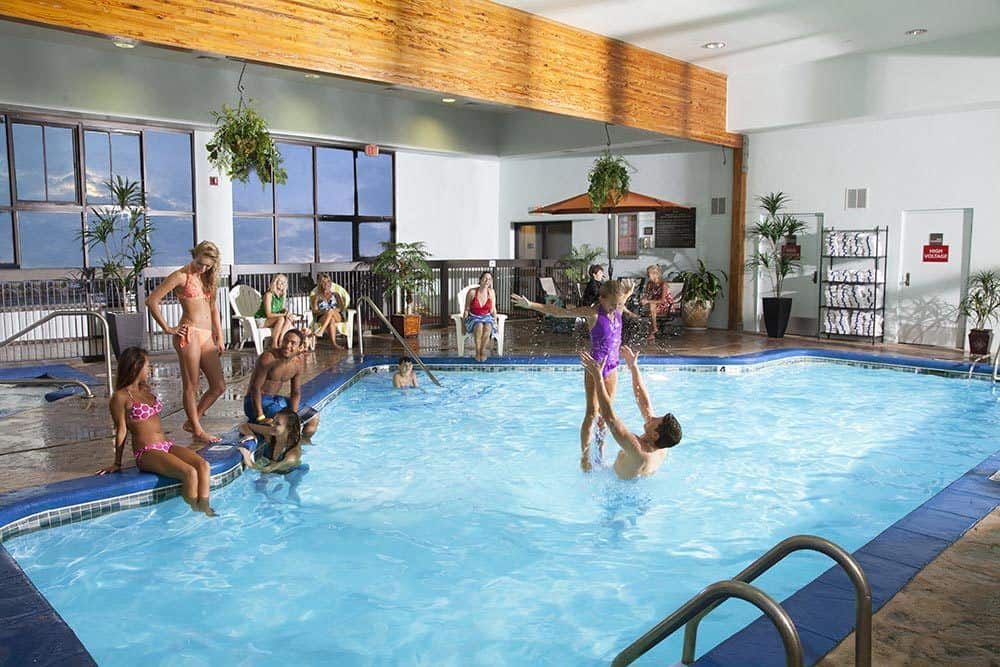 3 Benefits of Staying in a Pigeon Forge Hotel with an Indoor Pool