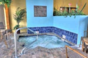 hot tub at pigeon forge hotel
