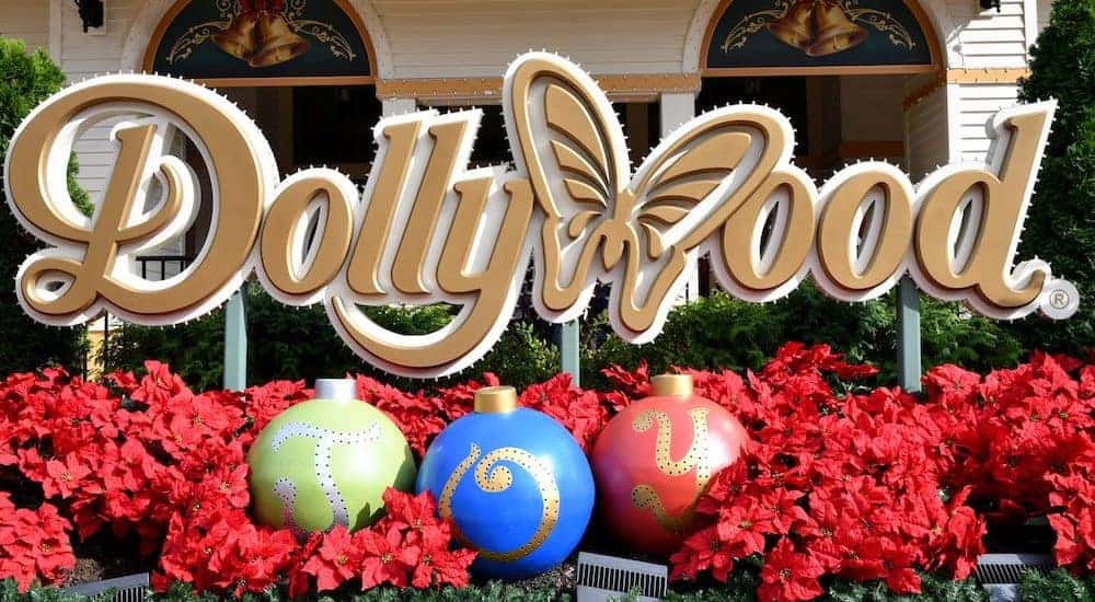 Dollywood Christmas Sign