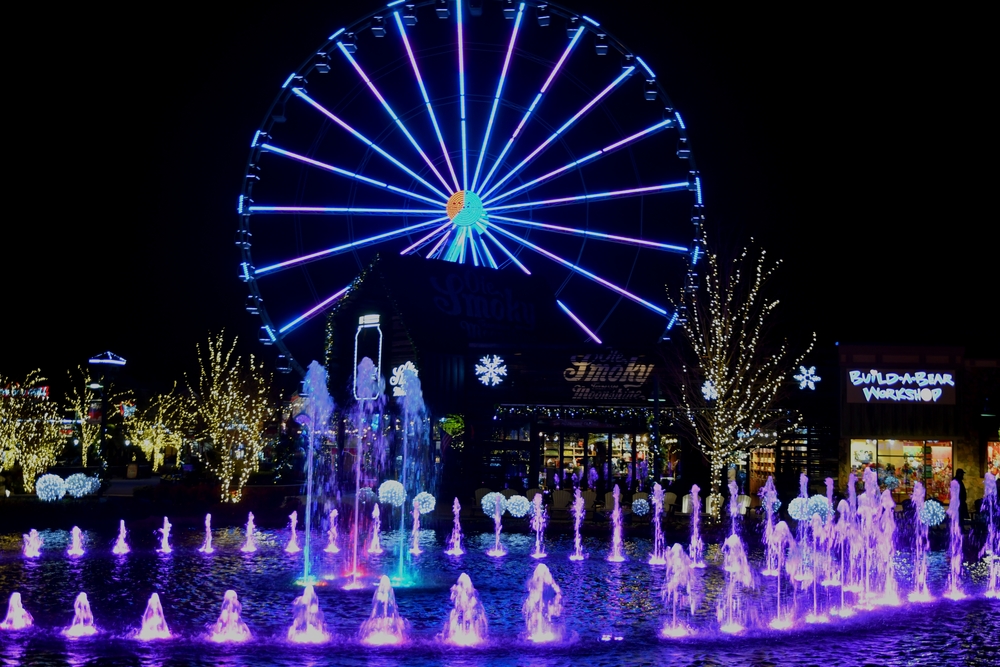 The fountain at The Island in Pigeon Forge at night